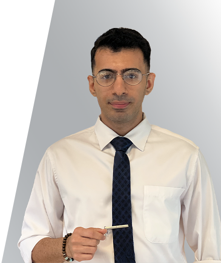 Startseite Mann mit Krawatte und Brille