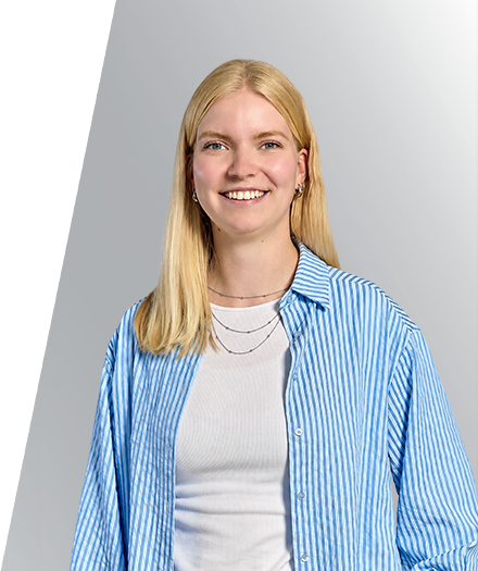 Startseite Lächeln blondhaarige Frau blaues Hemd
